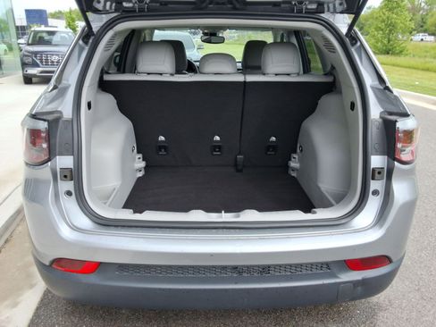 Used 2022 Jeep Compass Latitude FWD image 29