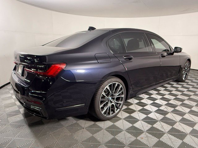 Used 2022 BMW 740i w/ M Sport Package RWD image 7