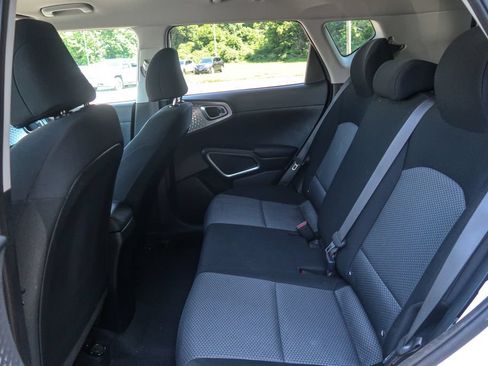 Used 2023 Kia Soul LX w/ LX Technology Package FWD image 19