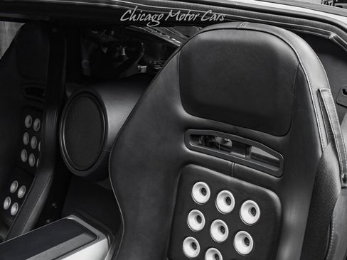 Used 2005 Ford GT RWD image 19