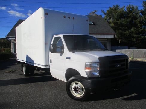 Used 2019 Ford E-450 and Econoline 450 Super Duty image 2