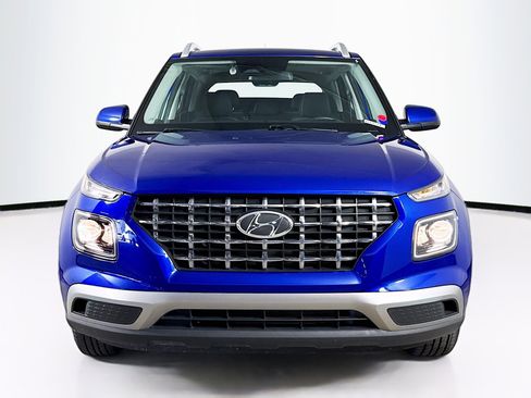 Used 2023 Hyundai Venue SEL w/ Cargo Package FWD image 3