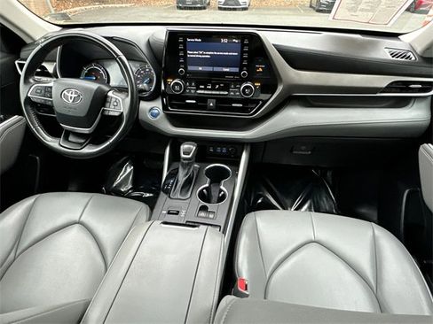 Certified 2022 Toyota Highlander XLE image 17
