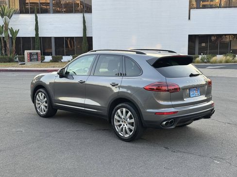 Used 2017 Porsche Cayenne S AWD/4WD image 3