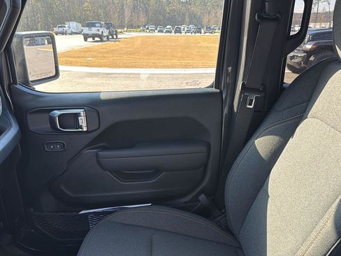 New 2025 Jeep Gladiator Sport image 23