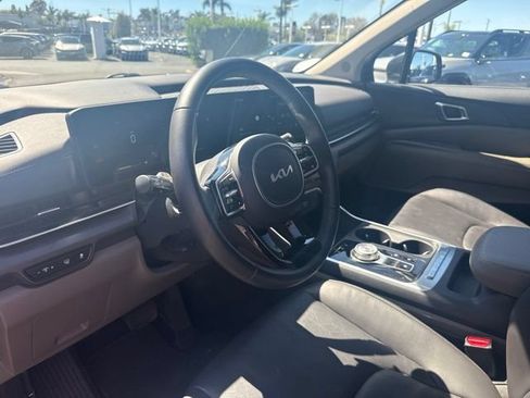 Used 2025 Kia Carnival EX FWD image 7