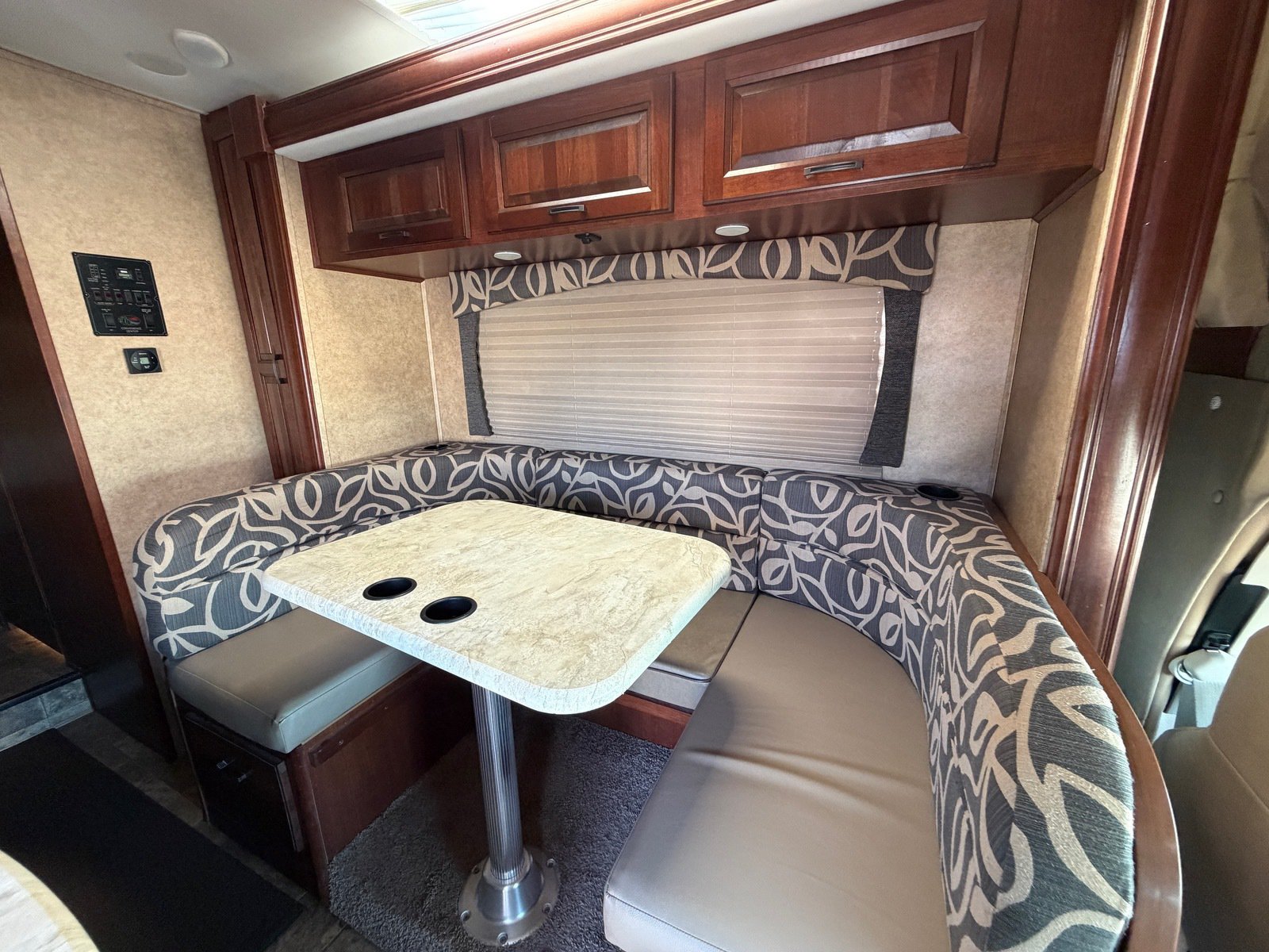 Used 2014 Ford E-450 and Econoline 450 Super Duty w/ Motorhome Prep Package RWD image 12