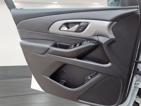 Used 2023 Chevrolet Traverse LT image 16