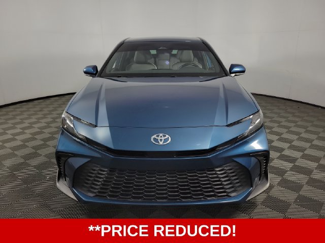 Used 2025 Toyota Camry SE FWD image 2