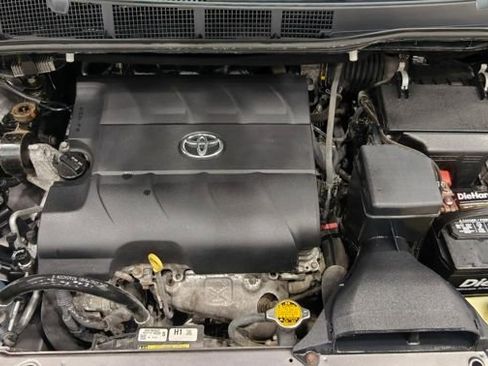 Used 2015 Toyota Sienna LE image 42