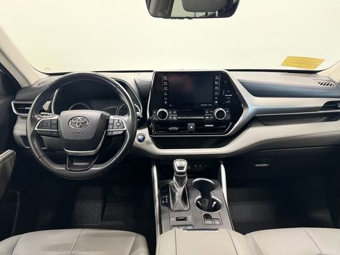 Used 2022 Toyota Highlander XLE image 14