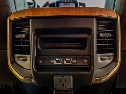 Used 2023 RAM 3500 Limited image 30