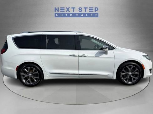 Used 2018 Chrysler Pacifica Limited w/ Tire & Wheel Group image 9