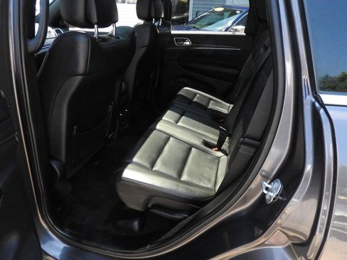 Used 2016 Jeep Grand Cherokee Limited w/ Luxury Group II AWD/4WD image 9