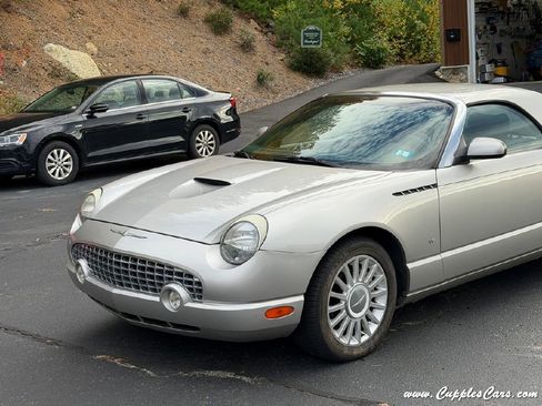 Used 2004 Ford Thunderbird image 24