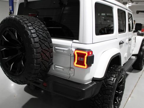 Used 2021 Jeep Wrangler Unlimited Sahara image 9