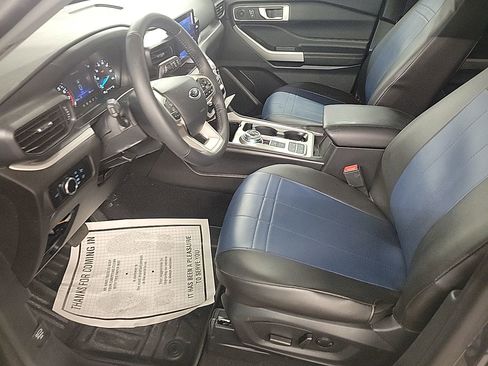 Used 2024 Ford Explorer XLT image 6