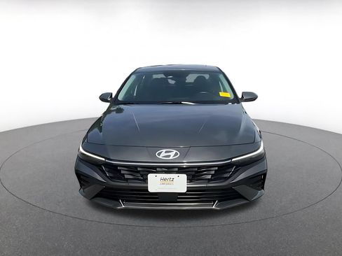 Used 2025 Hyundai Elantra Limited FWD image 4