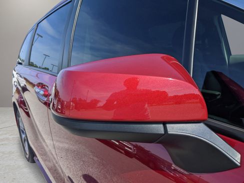 Used 2021 Toyota Sienna XLE w/ XLE Plus Package image 11