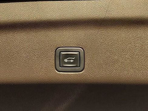 Used 2022 GMC Yukon Denali image 9