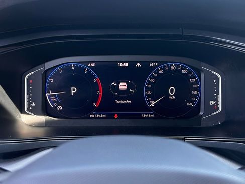 Used 2022 Volkswagen Taos SEL image 16