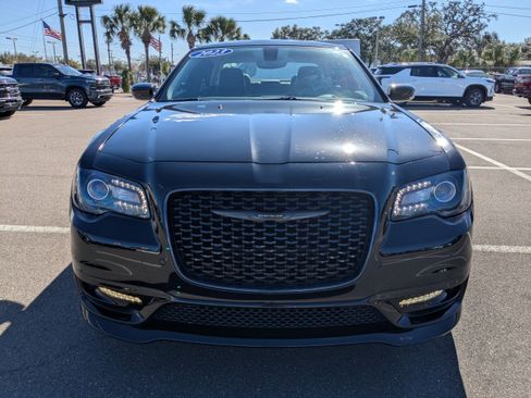 Used 2023 Chrysler 300 Touring L image 2
