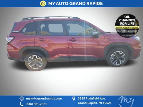 Used 2025 Subaru Forester Premium AWD/4WD image 8