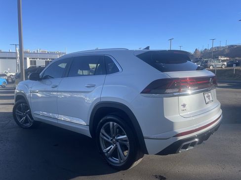 Used 2024 Volkswagen Atlas Cross Sport SEL R-Line image 5