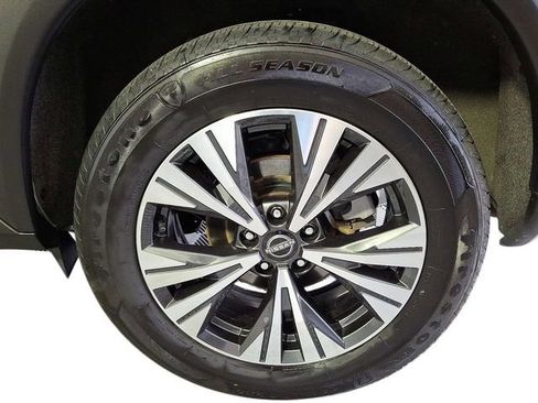 Used 2023 Nissan Rogue SV AWD/4WD image 5