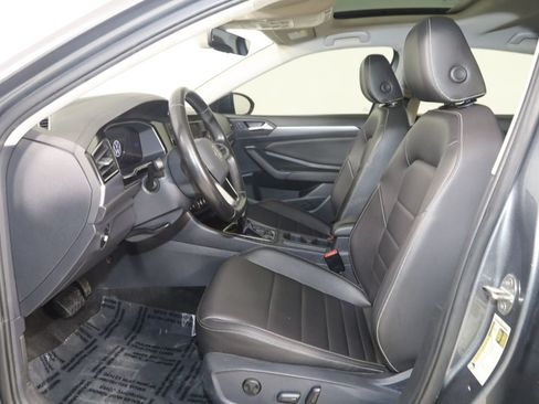 Used 2024 Volkswagen Jetta SE w/ Panoramic Sunroof Package FWD image 12