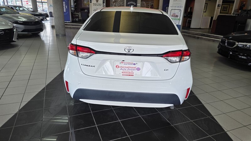 Used 2022 Toyota Corolla LE FWD image 4