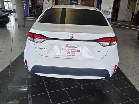 Used 2022 Toyota Corolla LE FWD image 4