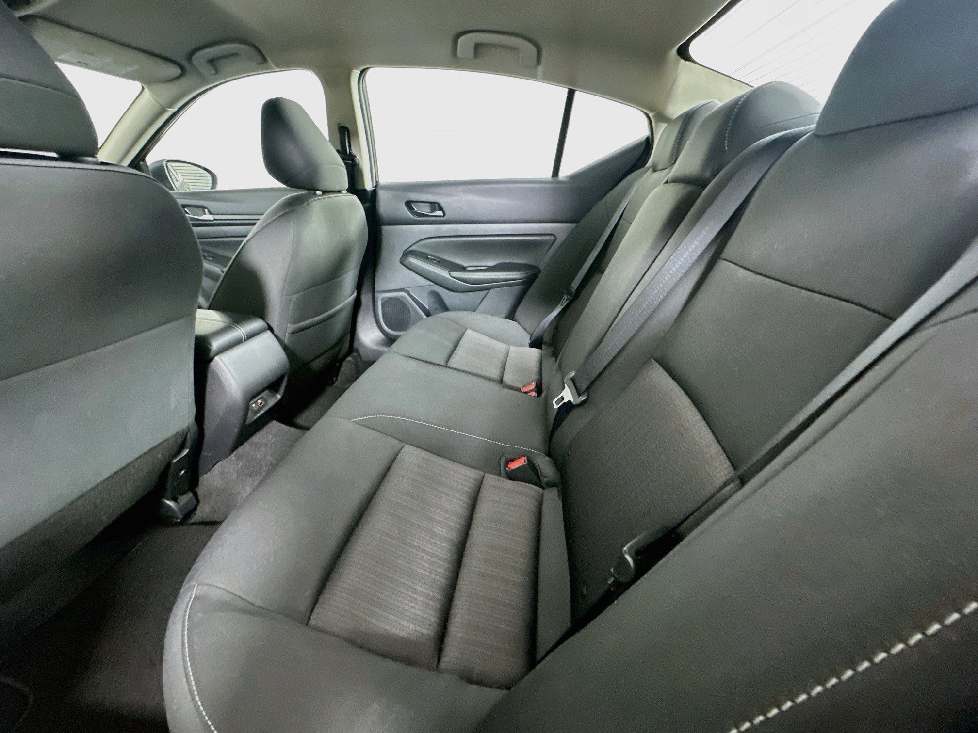 Used 2025 Nissan Altima 2.5 SV FWD image 26