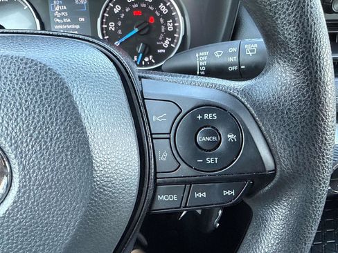 Used 2022 Toyota RAV4 LE AWD/4WD image 25