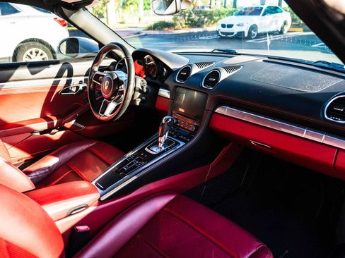 Used 2017 Porsche 718 Boxster RWD image 28