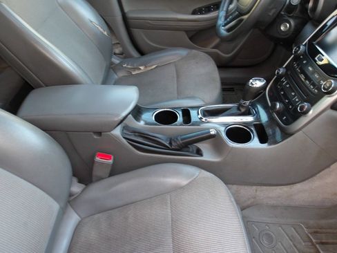 Used 2015 Chevrolet Malibu LT FWD image 18