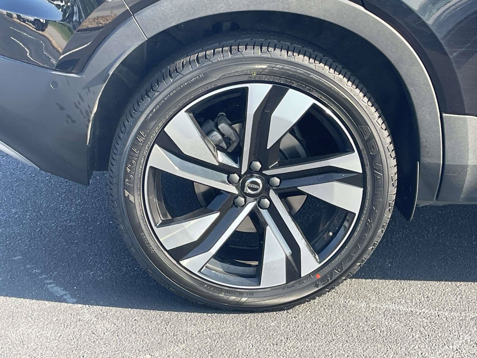 Certified 2023 Volvo XC40 B5 Ultimate w/ Protection Package Premier AWD/4WD image 9