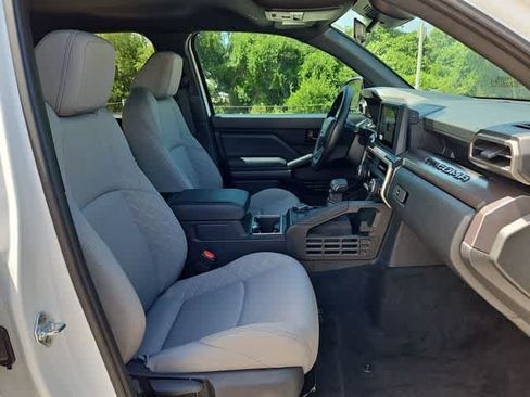 Certified 2025 Toyota Tacoma SR5 AWD/4WD image 18