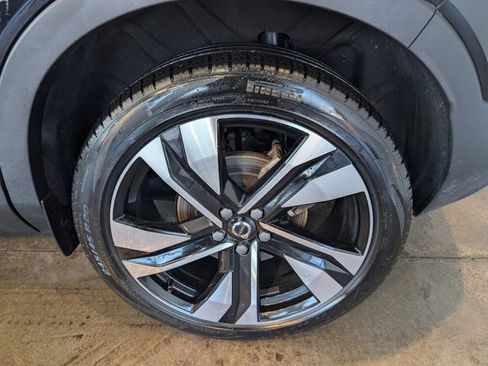 Used 2023 Volvo XC40 B5 Plus w/ Protection Package Premier image 8