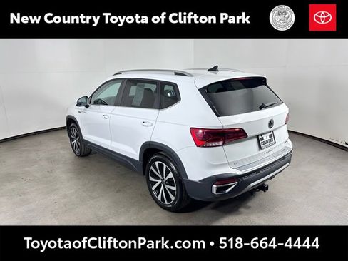 Used 2022 Volkswagen Taos SE image 5