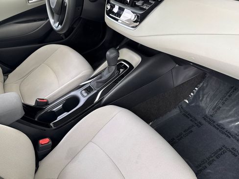 Used 2020 Toyota Corolla LE w/ LE Convenience Package FWD image 31