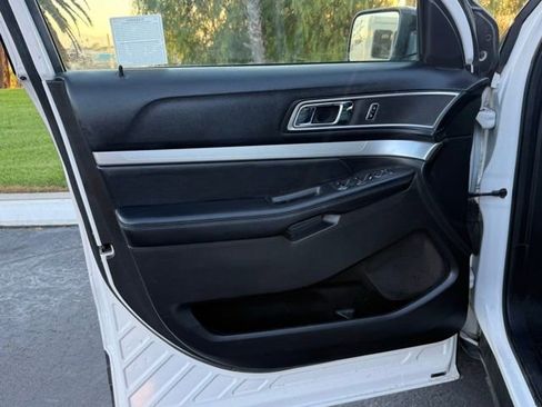 Used 2017 Ford Explorer XLT w/ Equipment Group 202A image 7