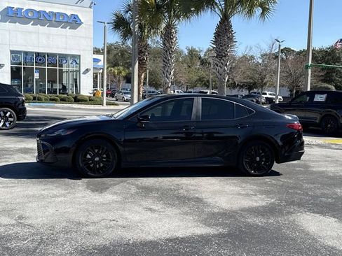 Used 2025 Toyota Camry SE w/ Convenience Package image 11