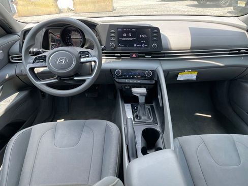 Used 2023 Hyundai Elantra SEL image 8