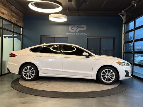 Used 2020 Ford Fusion SE FWD image 2