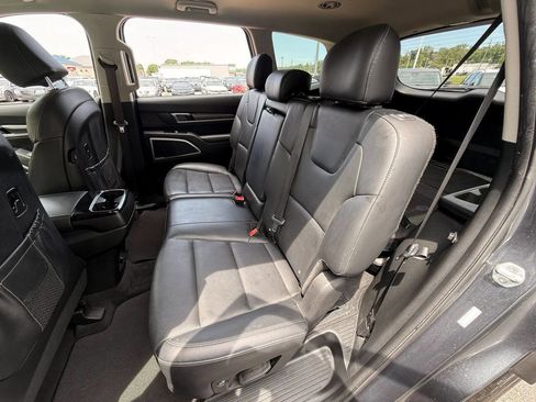 Used 2022 Kia Telluride LX AWD/4WD image 23