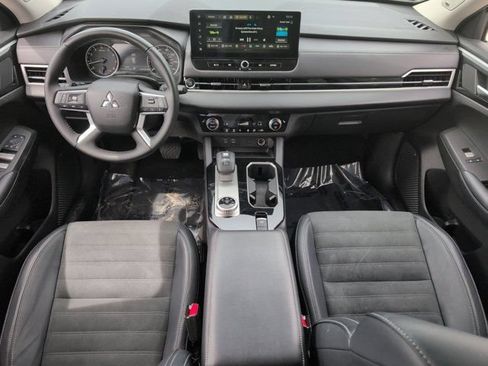 Used 2025 Mitsubishi Outlander SE FWD image 26