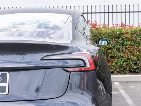 Used 2025 Tesla Model 3 Long Range RWD image 12