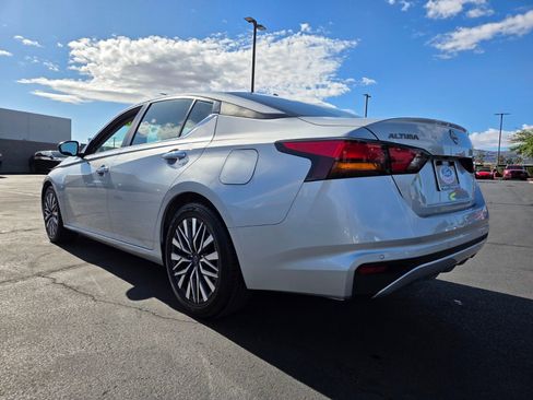 Used 2024 Nissan Altima 2.5 SV FWD image 4