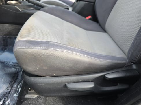 Used 2013 Toyota RAV4 XLE image 28